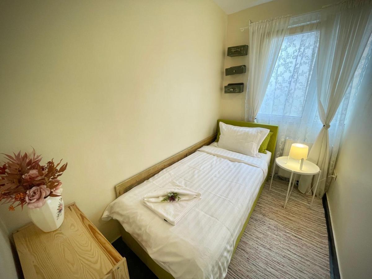 Perfect Place To Stay Self Check In-24H-Netflix-Wifi Resicabánya Kültér fotó